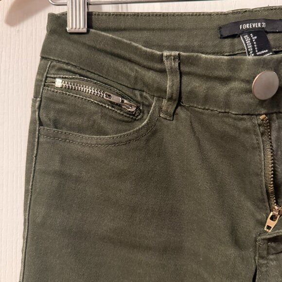 ⭐️$5, spend over $20 - Forever 21 Denim edgy skinny jeans in forest green - Picture 5 of 10